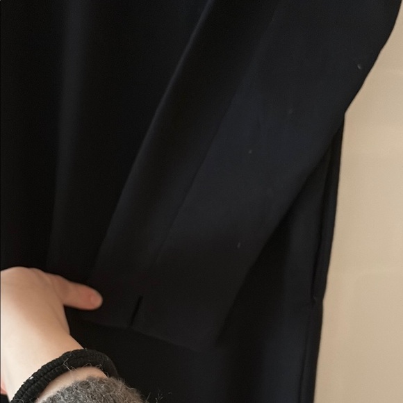 Elegant Black Dress - Picture 4 of 4